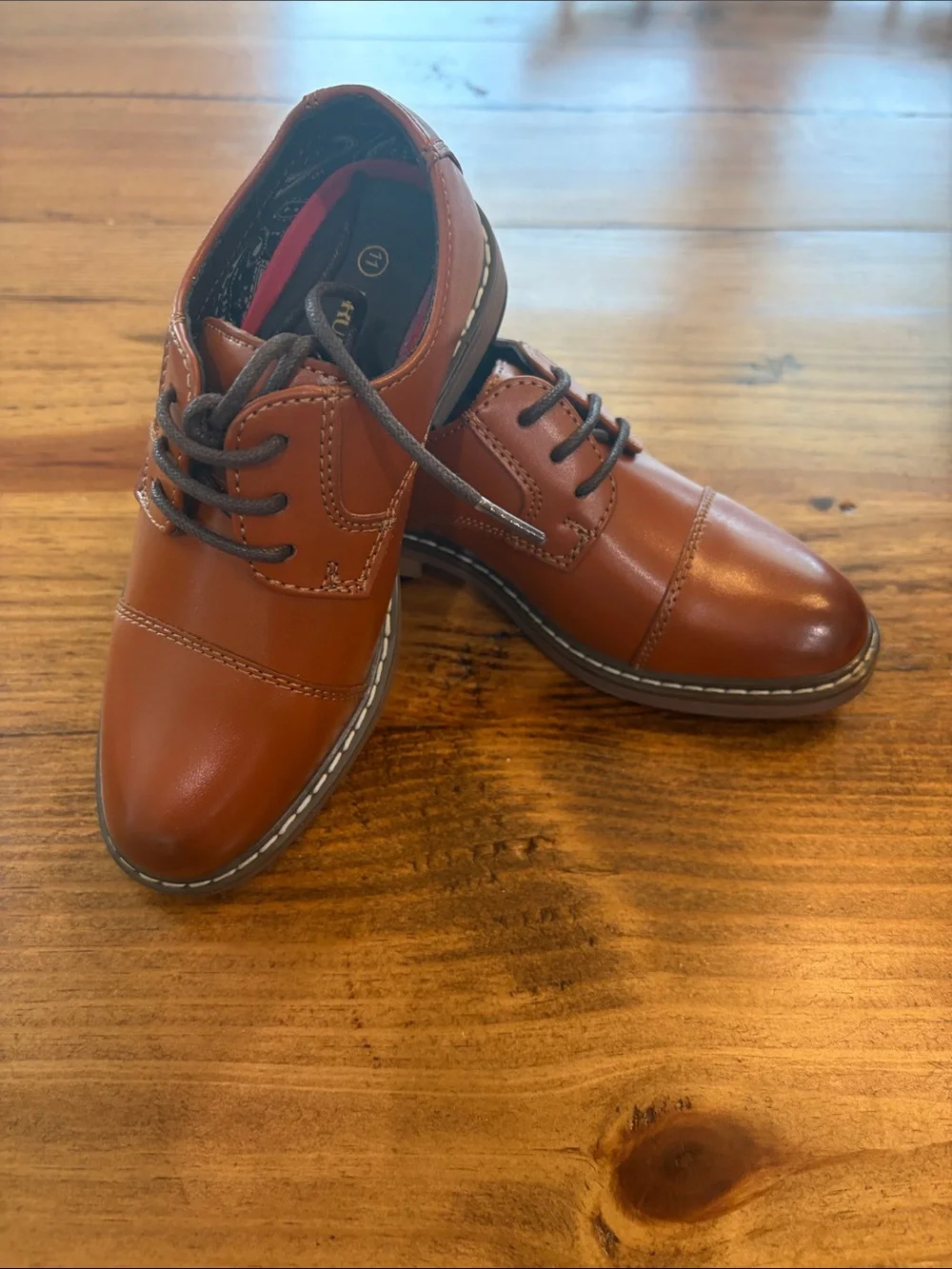 NIB Boys Classic Tan Leather Derby Shoes with Contrast Stitching